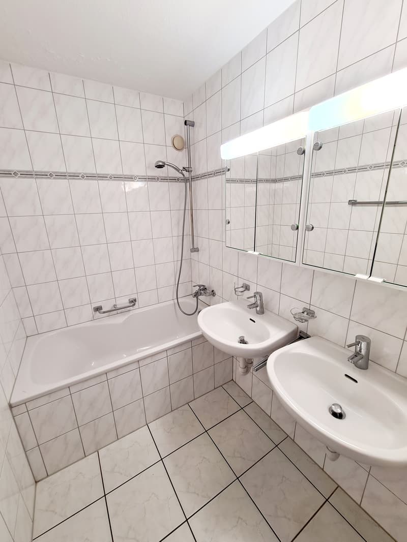 4 Zi. Wohnung mit Balkon und schöner Aussicht (5)
