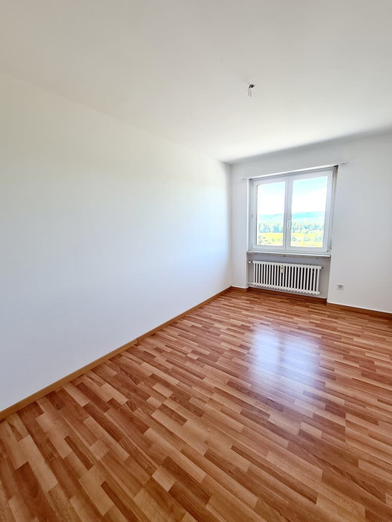 4 Zi. Wohnung mit Balkon und schöner Aussicht (4)
