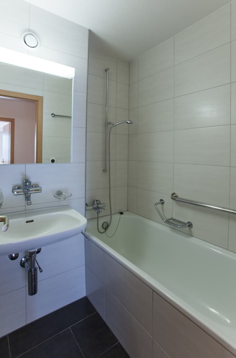 Grosse 4.5 Zimmerwohnung an ruhiger Lage (10)