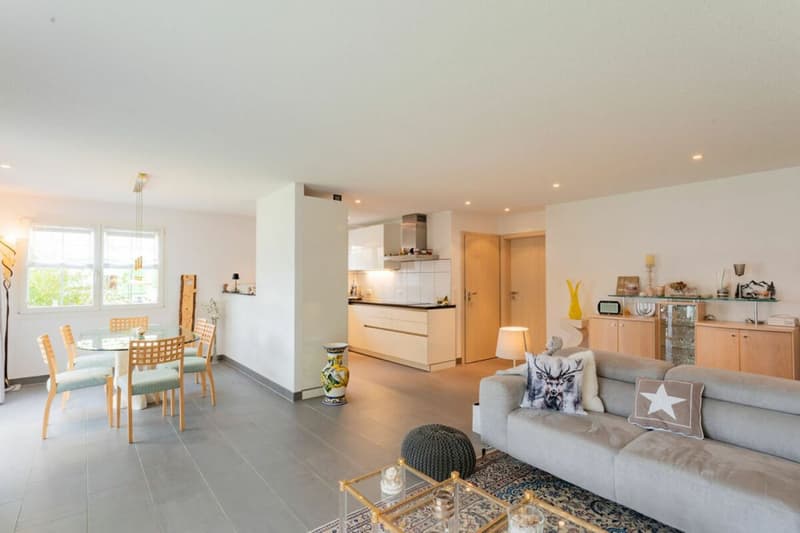 Moderne 3.5 Zimmer-Gartenwohnung am Südhang von Oberiberg! (4)