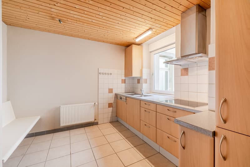 Grosszügige 3.5-Zimmer Wohnung mit schöner Dachterasse (11)