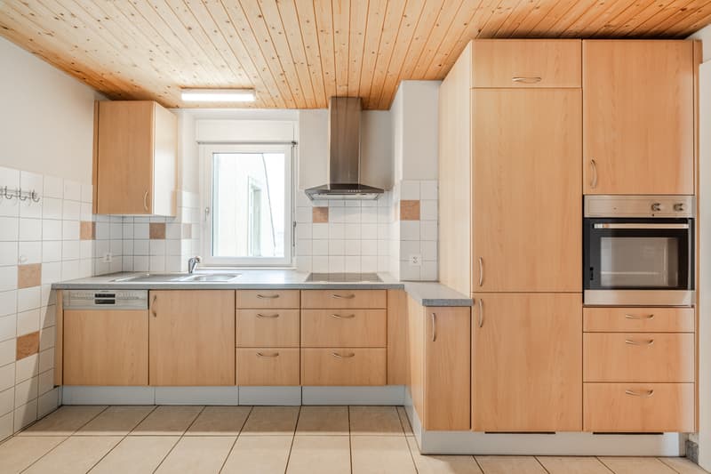 Grosszügige 3.5-Zimmer Wohnung mit schöner Dachterasse (9)