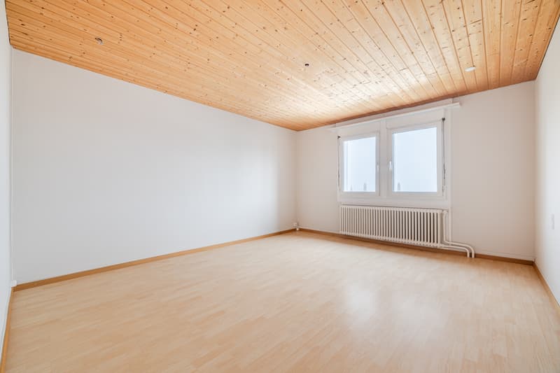 Grosszügige 3.5-Zimmer Wohnung mit schöner Dachterasse (12)