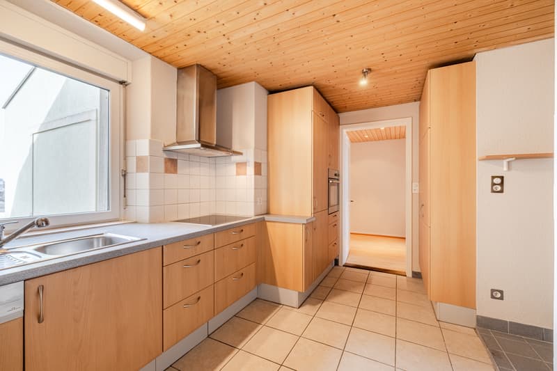 Grosszügige 3.5-Zimmer Wohnung mit schöner Dachterasse (10)