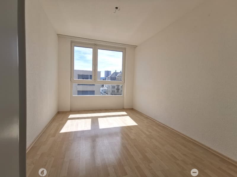 lichtdurchflutete 4.5- Zimmerwohnung im 5. Stock (5)
