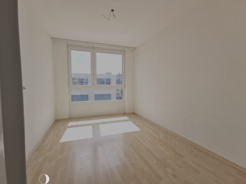 lichtdurchflutete 4.5- Zimmerwohnung im 5. Stock (4)