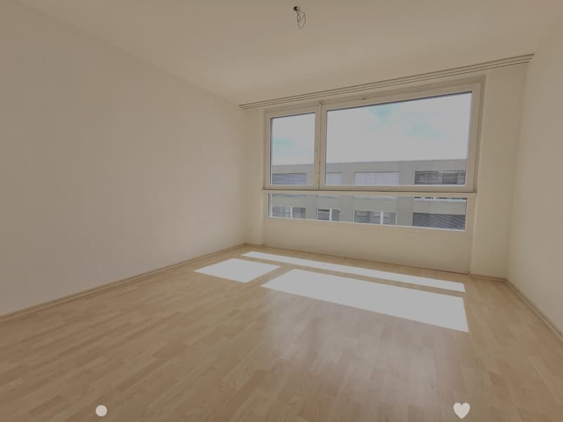 lichtdurchflutete 4.5- Zimmerwohnung im 5. Stock (3)