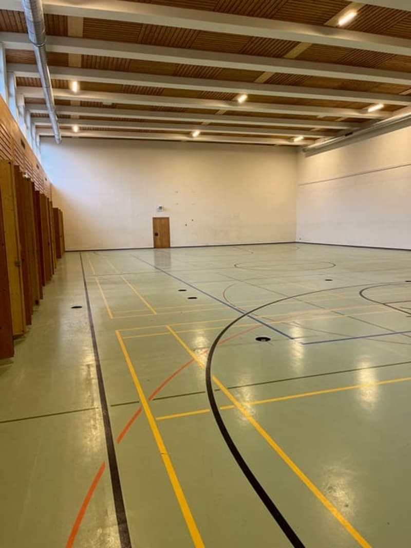 Grosszügige Halle mit 6.70 m Raumhöhe (1)