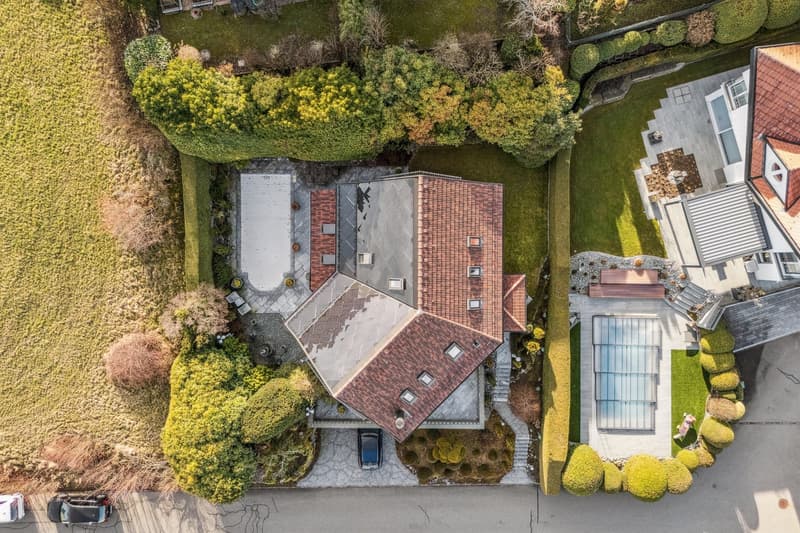 Freistehendes Landhaus mit Pool an beliebter und erhöhter Wohnlage (3)