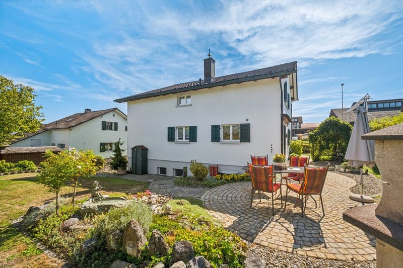 Freistehendes Einfamilienhaus mit liebevoll gestaltetem und gepflegtem Garten in Grüningen ZH (4)
