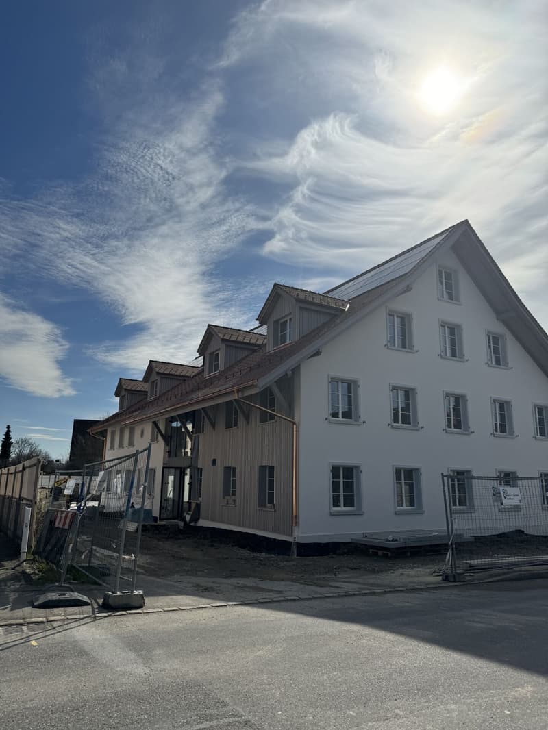 ERSTVERMIETUNG - 4.5-Zimmer-Wohnung EG in Nürensdorf zu vermieten (1)