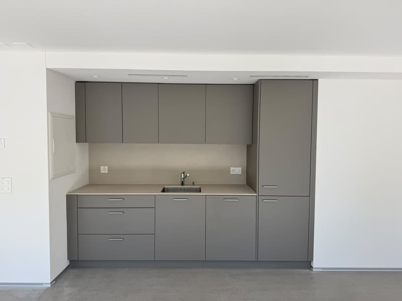 Modernes Büro an zentraler Lage in Opfikon zu vermieten! (4)