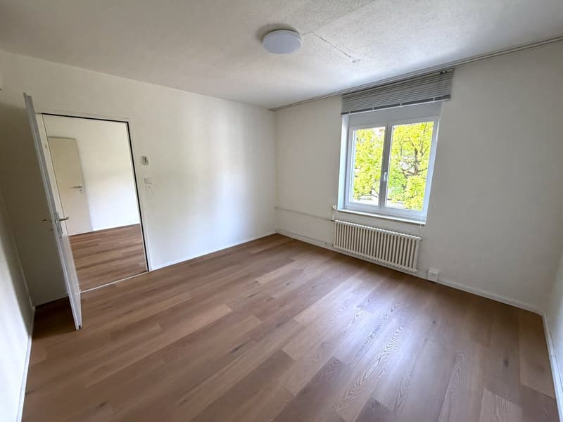 Helles Büro mit Vorzimmer (ca. 27 m²) in Zürich-Oerlikon (1)