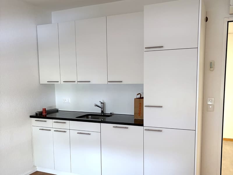Helles Büro mit Vorzimmer (ca. 27 m²) in Zürich-Oerlikon (4)