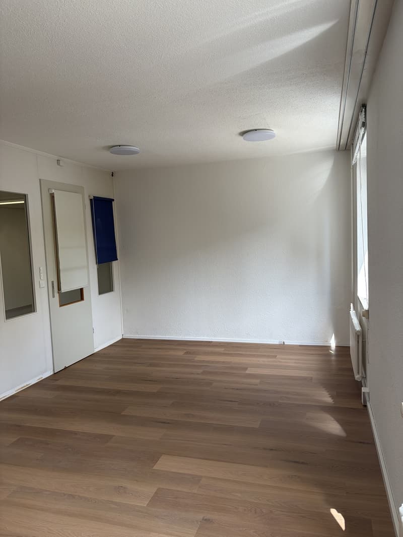 Helles Büro mit Vorzimmer (ca. 27 m²) in Zürich-Oerlikon (6)
