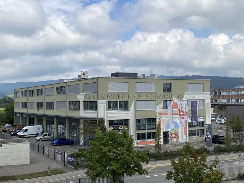 Gewerberaum in Regensdorf zentral & gut erreichbar (1)