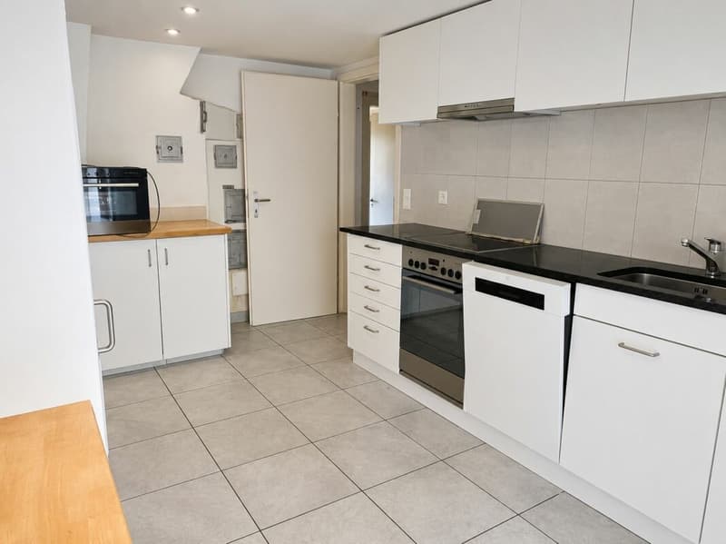 Ehemalige Sennerei mit 5,5-Zimmerwohnung, altem Stall, Garage und viel Raum für neue Ideen (11)