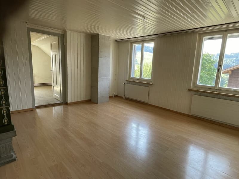 Ehemalige Sennerei mit 5,5-Zimmerwohnung, altem Stall, Garage und viel Raum für neue Ideen (16)