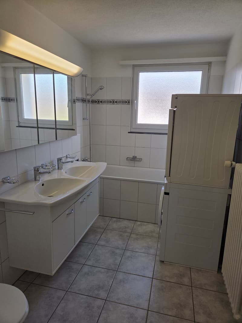 Grosszügige 4.5-Zimmer-Maisonette-Wohnung an ruhiger Lage mit traumhafter See- und Bergsicht (11)