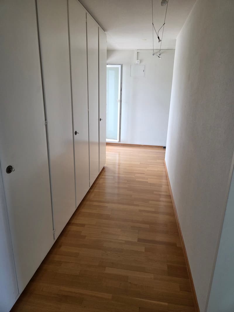 Grosszügige 4.5-Zimmer-Maisonette-Wohnung an ruhiger Lage mit traumhafter See- und Bergsicht (8)