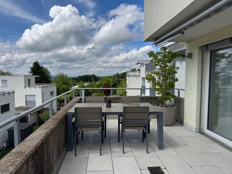 Helle 4.5-Zimmer-Wohnung mit Balkon und traumhafter Aussicht (13)