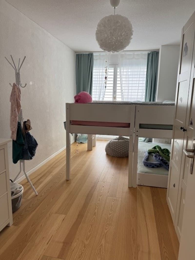 Helle 4.5-Zimmer-Wohnung mit Balkon und traumhafter Aussicht (10)