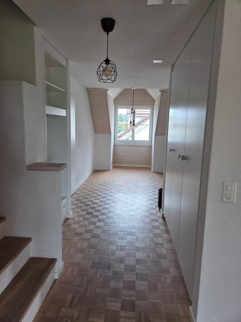 Lichtdurchflutete 4.5-Zimmer-Dachmaisonettewohnung mit herrlicher Aussicht (2)