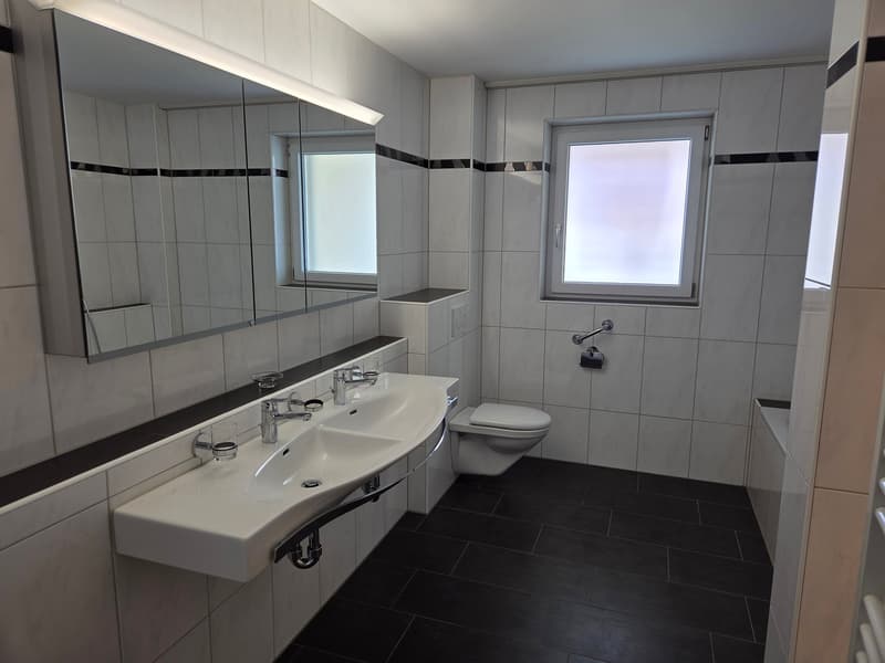 Moderne 3.5-Zimmerwohnung mit sonnigem Balkon (8)