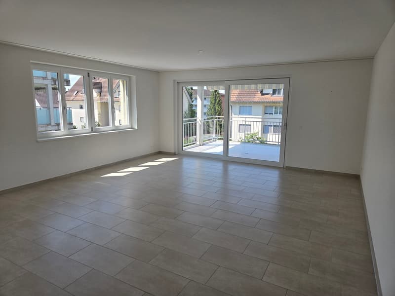 Moderne 3.5-Zimmerwohnung mit sonnigem Balkon (5)