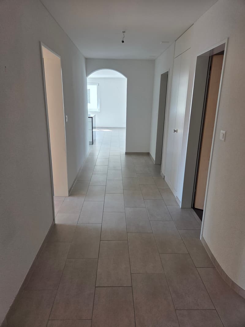 Moderne 3.5-Zimmerwohnung mit sonnigem Balkon (6)