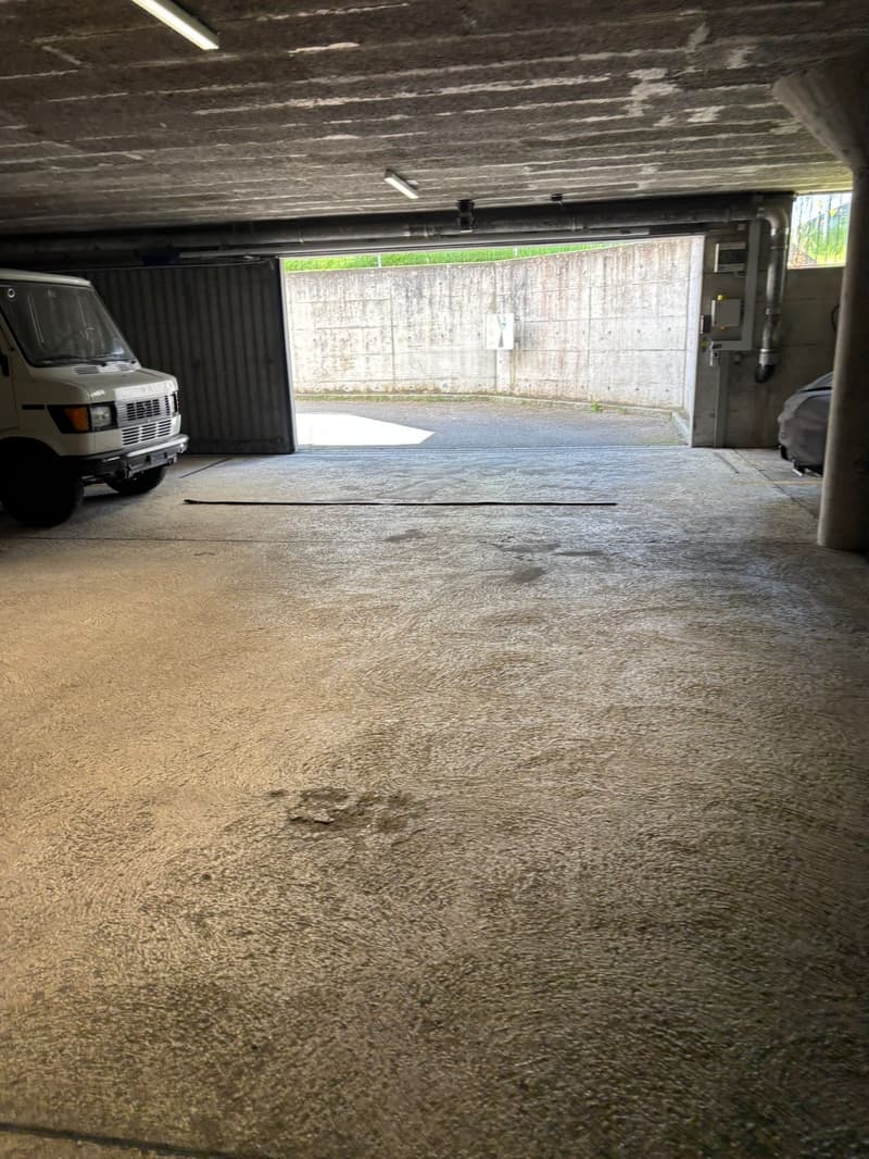 Tiefgaragenstellplatz in Dübendorf zu vermieten (2)