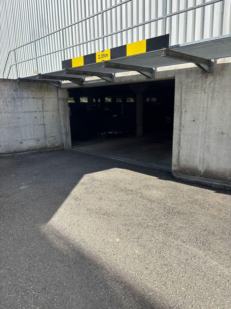 Tiefgaragenstellplatz in Dübendorf zu vermieten (4)