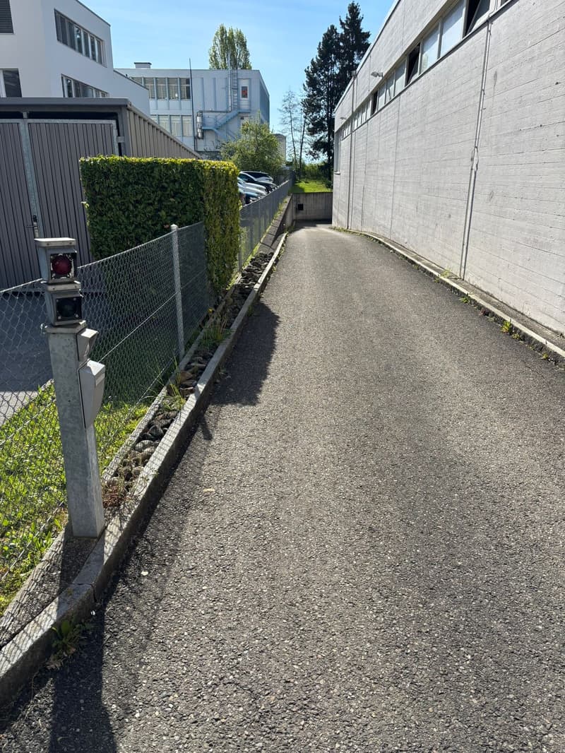 Tiefgaragenstellplatz in Dübendorf zu vermieten (3)