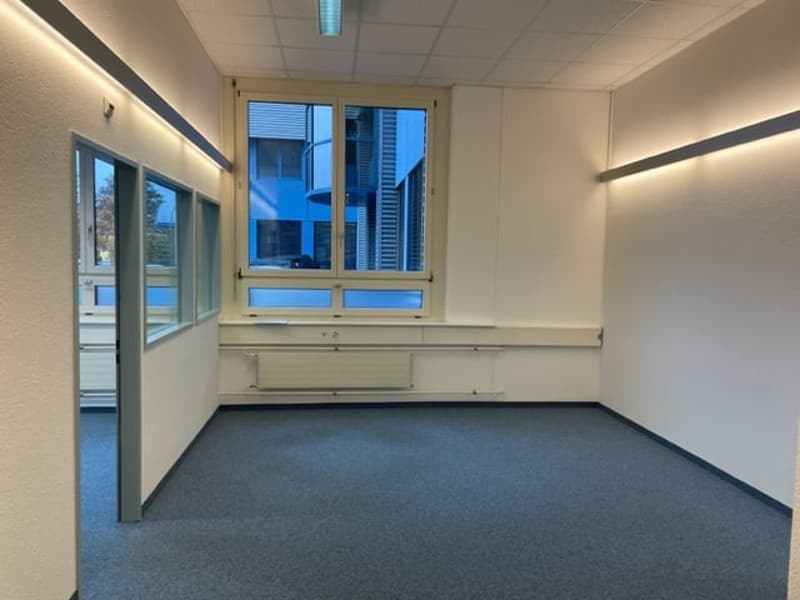 ausgebaute Bürofläche à ca. 25 m2 im Erdgeschoss (1)