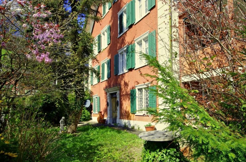 HERRSCHAFTLICH (4)