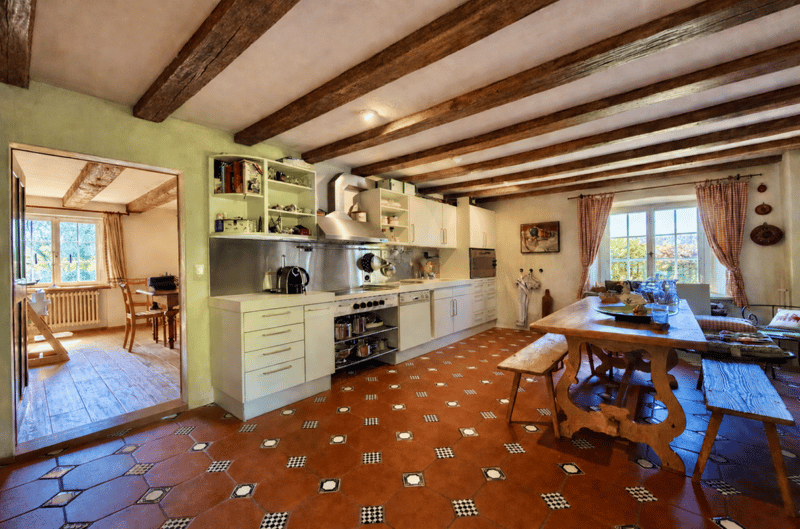 8.5-Zimmer-Landhaus mit Oekonomiegebäude: Eine Oase mit Charme, Seele und Geschichte! (5)