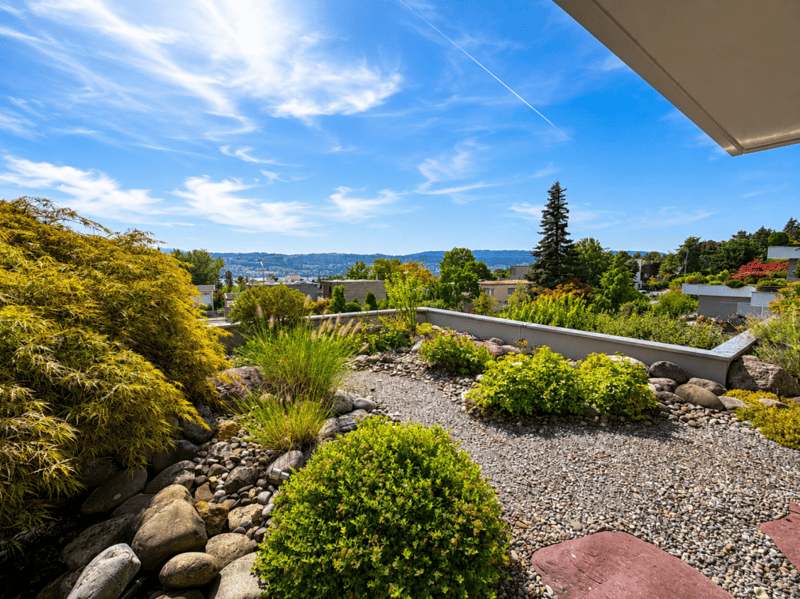 4.5-Zimmer-Terrassenhaus mit 180-Grad See- und Weitsicht! (2)