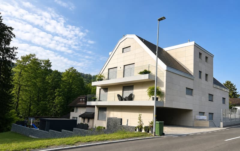 Komfortable 4-5 Zimmer-Gartenwohnung mit 32m2 Wintergarten in Wilen b. Wollerau (4)