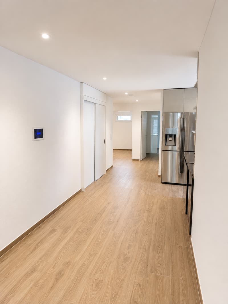 Komfortable 4-5 Zimmer-Gartenwohnung mit 32m2 Wintergarten in Wilen b. Wollerau (14)