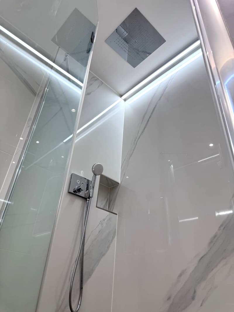 Komfortable 4-5 Zimmer-Gartenwohnung mit 32m2 Wintergarten in Wilen b. Wollerau (11)