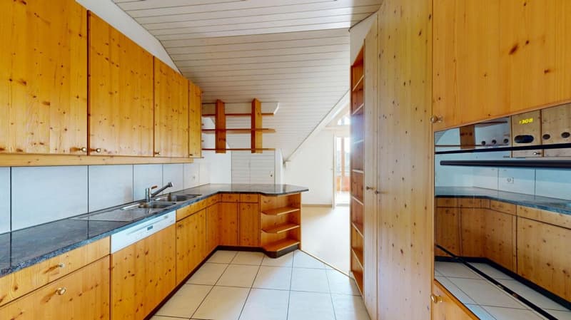 Attraktive 5.5 Zimmer Dachwohnung mit Weitblick (4)