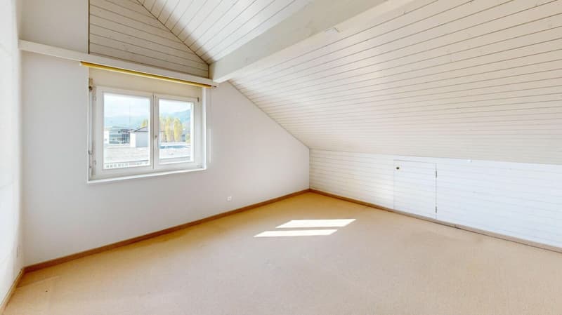 Attraktive 5.5 Zimmer Dachwohnung mit Weitblick (6)