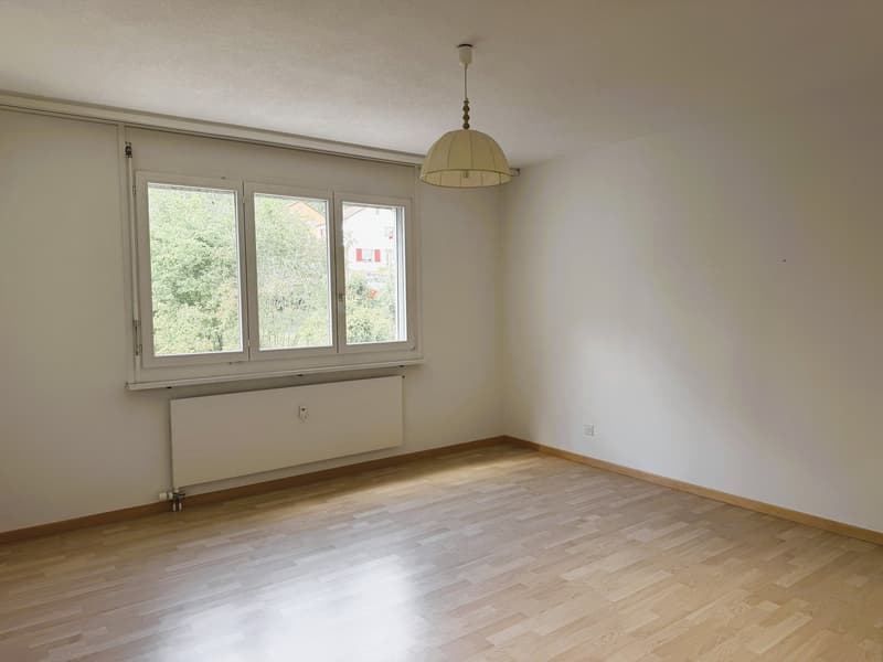 Grosszügige 3.5-Zimmer-Wohnung mit Balkon und Autoeinstellplatz in Neuhausen am Rheinfall (10)