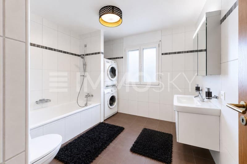 Salle de bains spacieuse