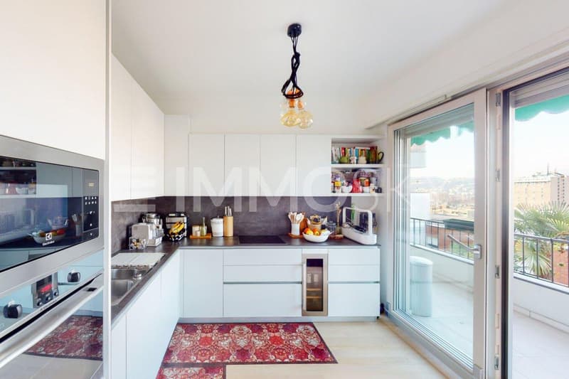 Cucina con accesso all'ampio balcone