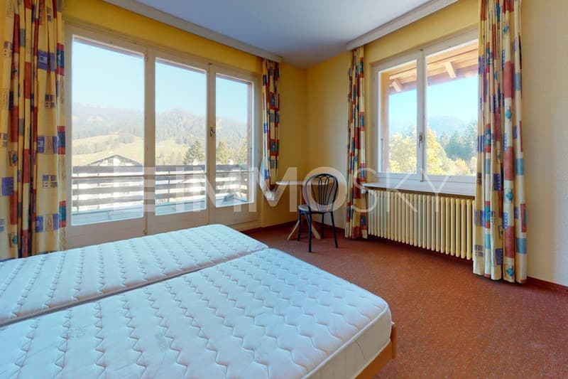 Chambre double confortable et lumineuse