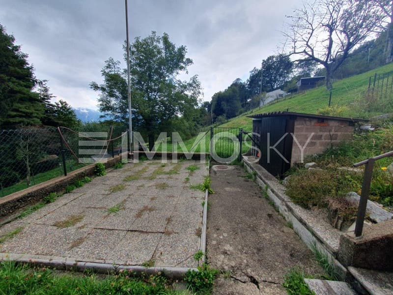 Terrazzo panoramico ideale per relax e pranzi all’aperto