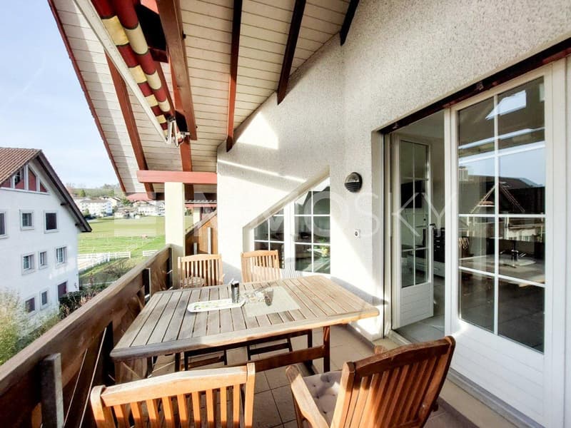 Sonniger Balkon zum Entspannen