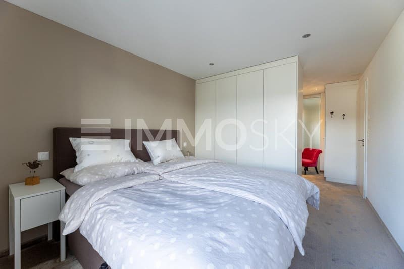 Hauptschlafzimmer mit Bad en Suite und Kleiderschrank