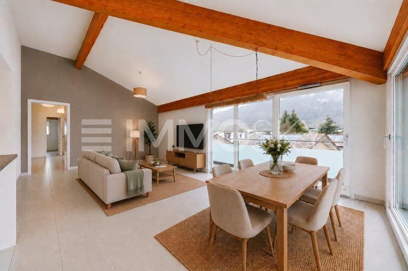 Pièce à vivre avec balcon - Home Staging